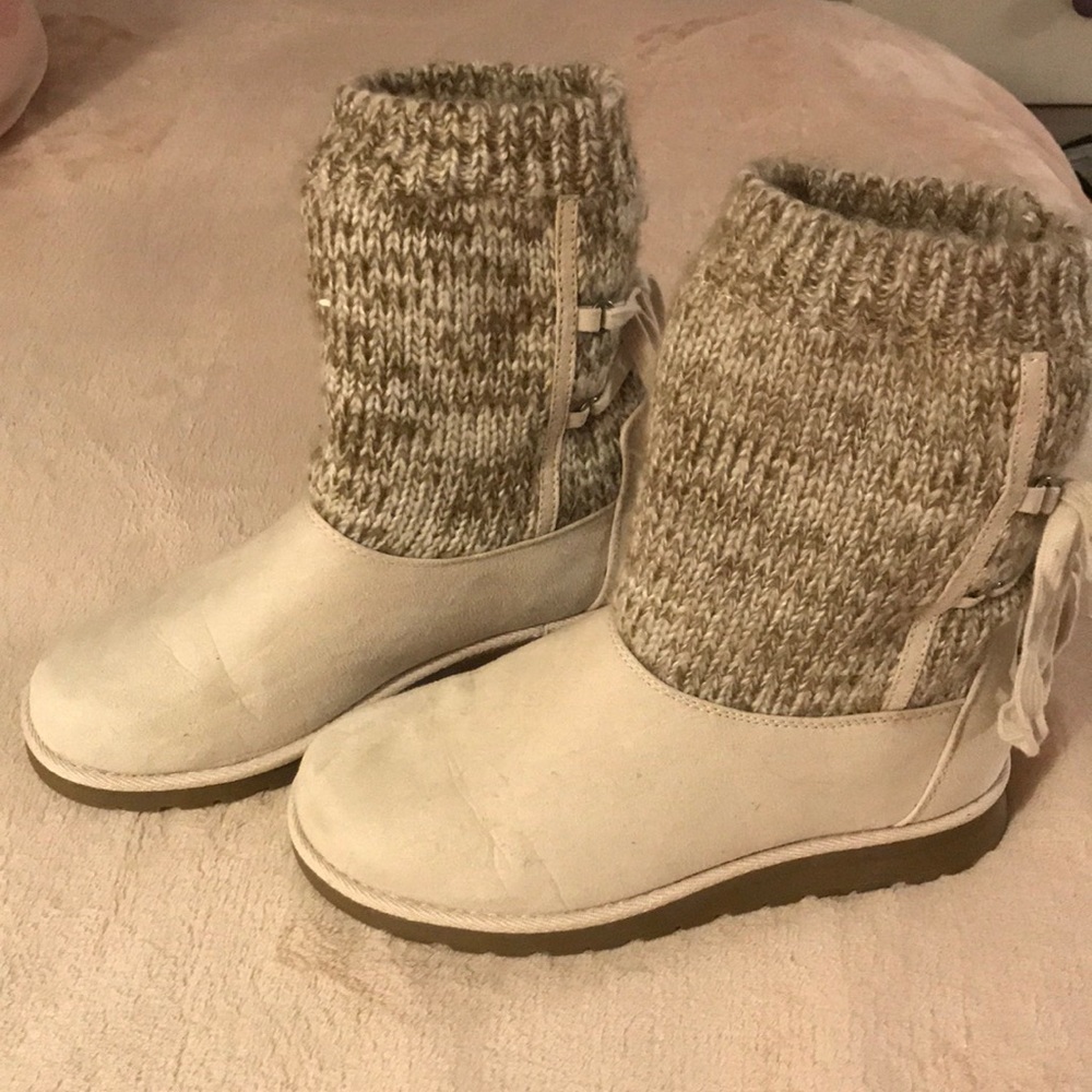 Super cute “ugg” style boots!